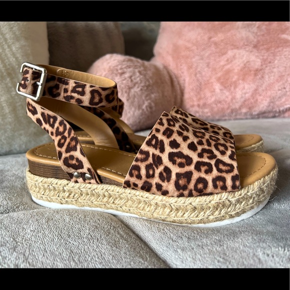 cheetah print platform ankle strap sandals - Picture 1 of 6